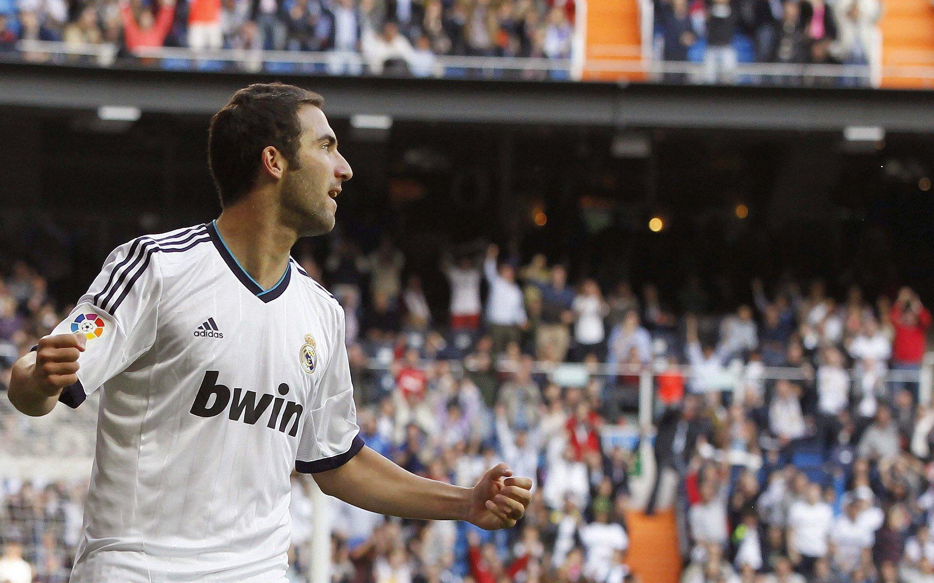 意难平！中国选手在世锦赛男子十米台跳水决赛中憾失领奖台，新生代挑战与未来展望引热议