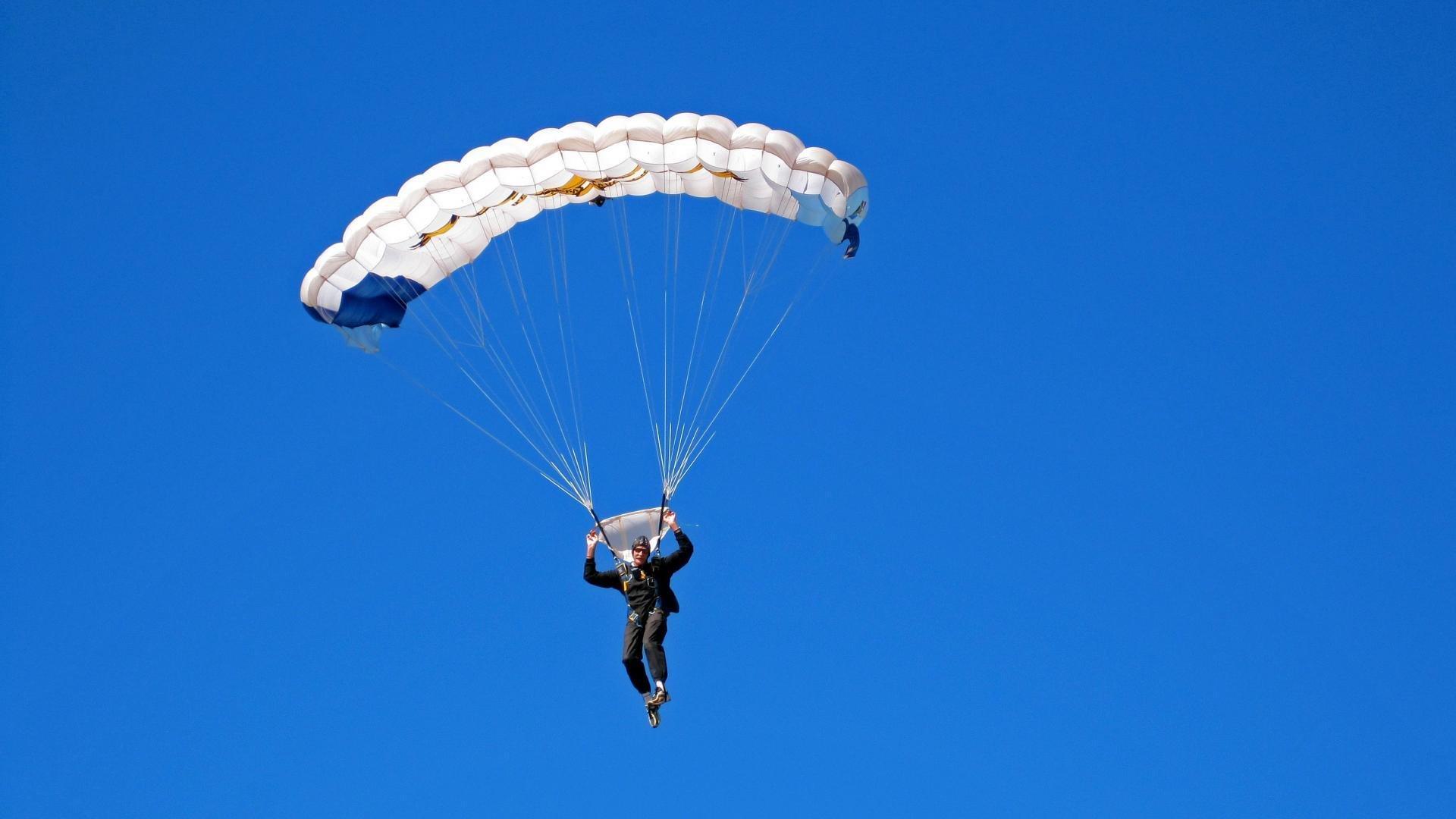 VAR漏罚拜仁点球？马内，不用手挡球，我就躺医院了！